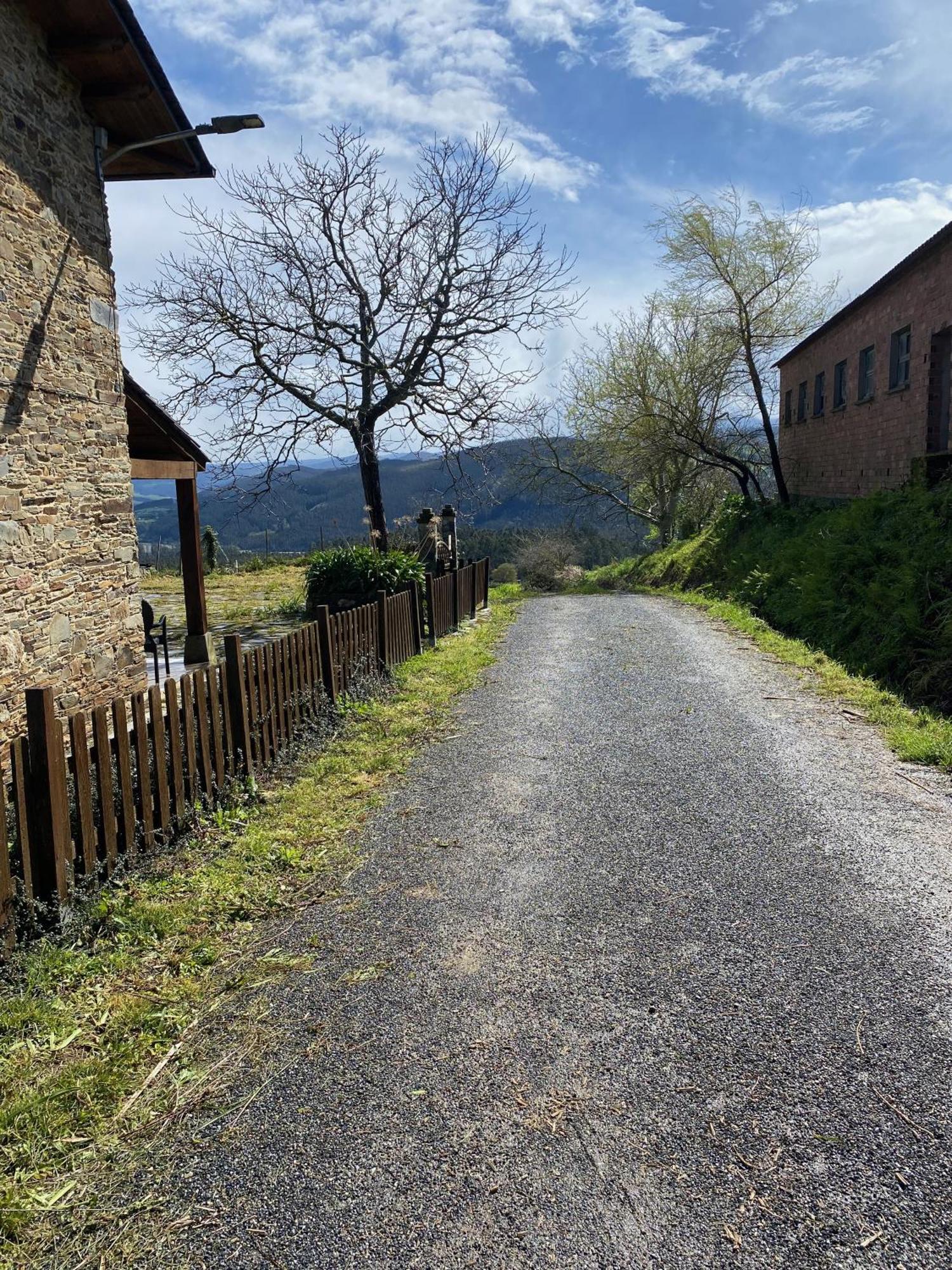 Casita Feliz Entre Montanas Y Cerca Del Mar Villa Trabada Exterior foto