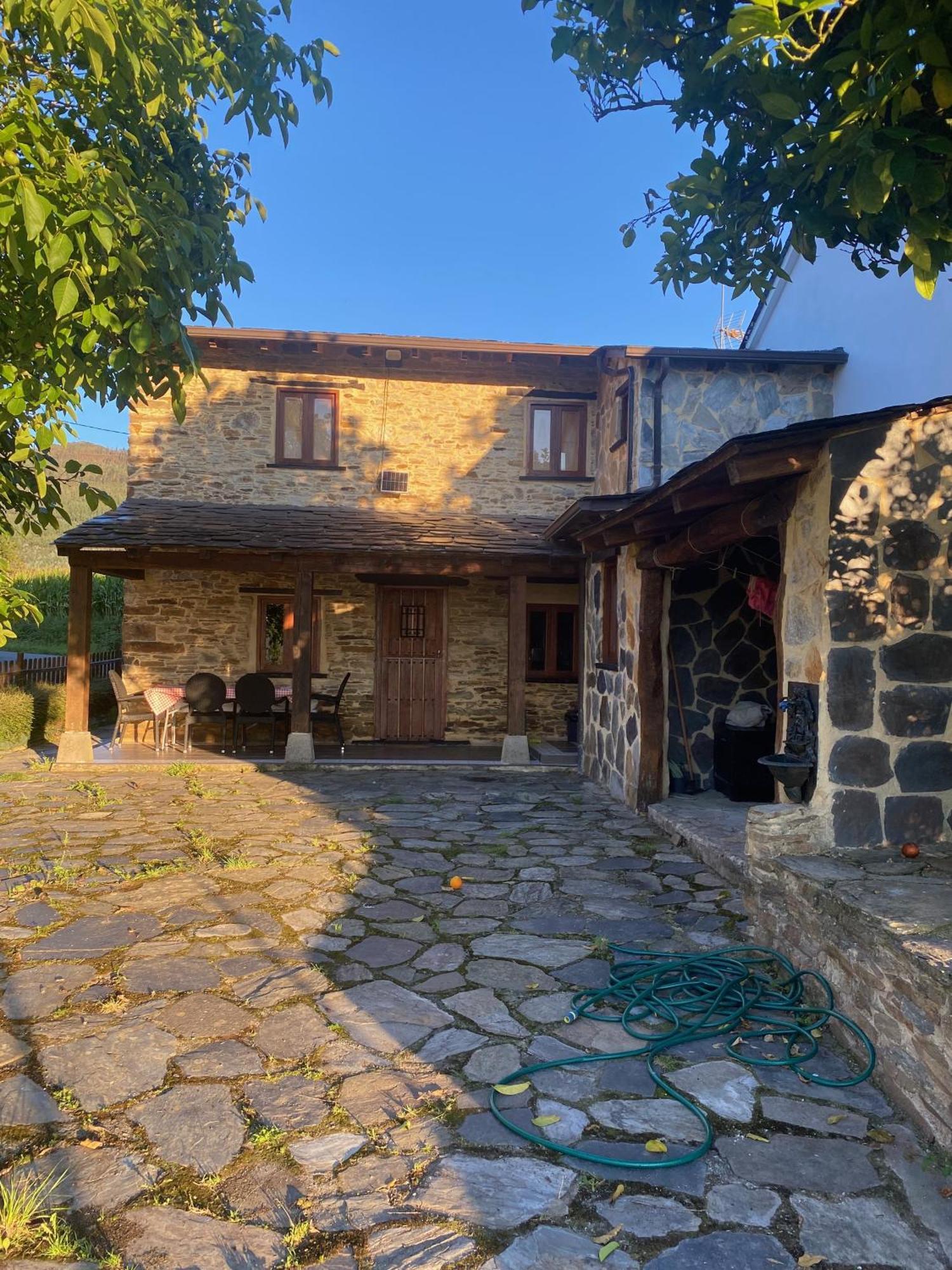 Casita Feliz Entre Montanas Y Cerca Del Mar Villa Trabada Exterior foto